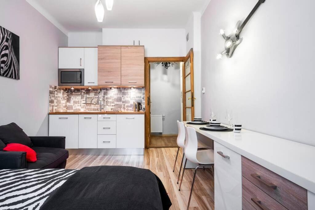 Studio Pomorska , Bezplatny Parking Apartment Krakow